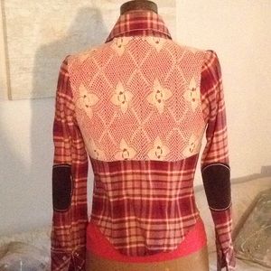 Plaid shirt with fine crochet back yoke